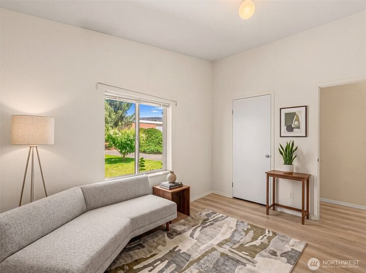 Property Photo:  425  Nightengale Place  WA 98802 
