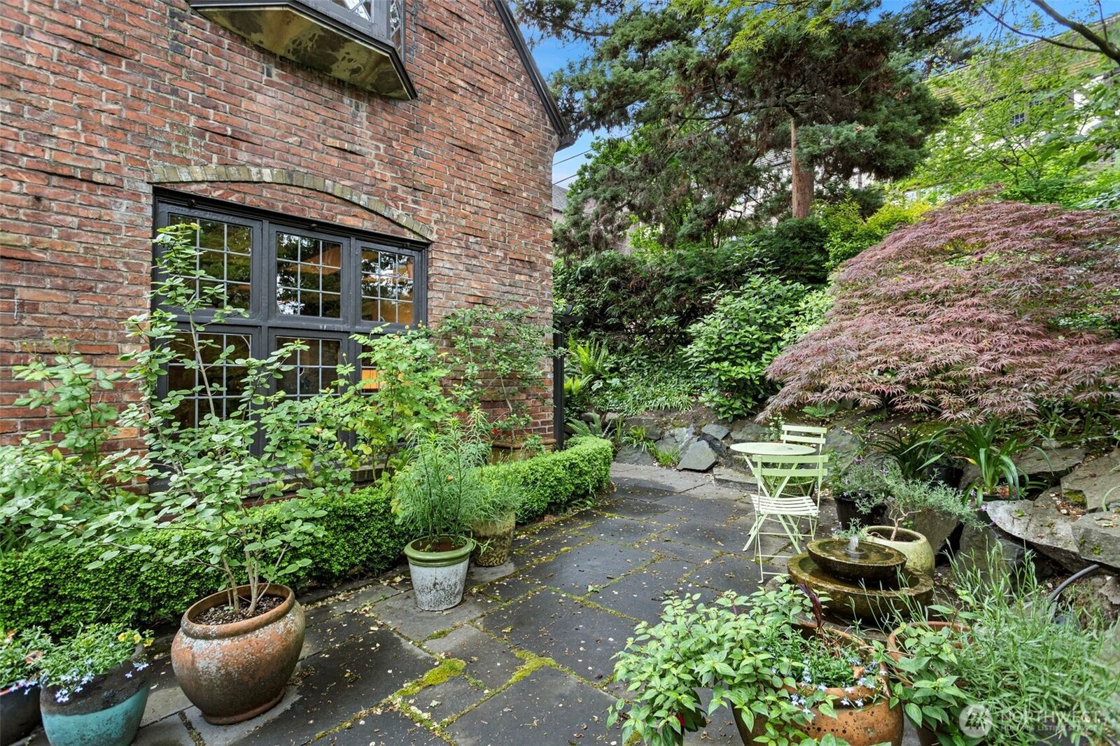 Property Photo:  720  Belmont Avenue E 6  WA 98102 