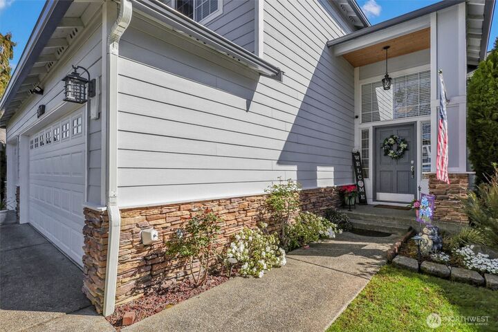 Property Photo: 915 N Laurel Lane WA 98406