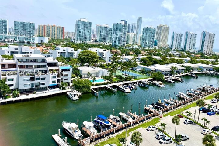 Property Photo: 400 Kings Point Dr 309 FL 33160