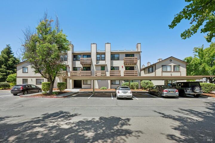 Property Photo:  