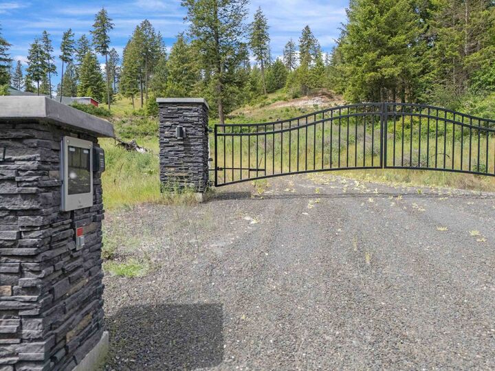 Property Photo: 9630 S Sands Rd WA 99036