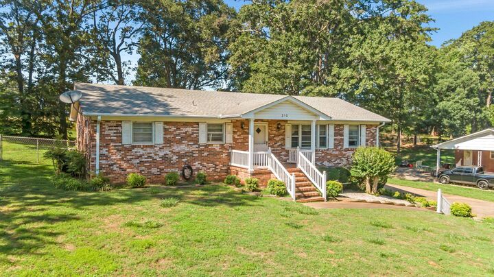 Property Photo:  210 Rosecrest Road  SC 29303 