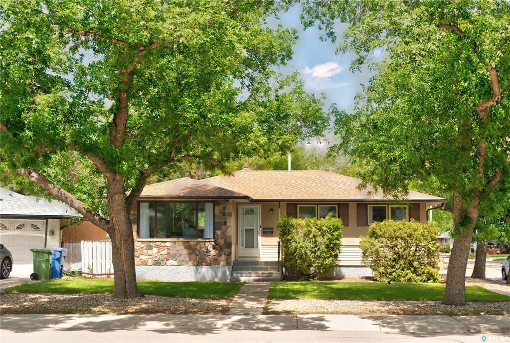 Property Photo:  2314 Dewdney Avenue E  SK S4N 4E1 