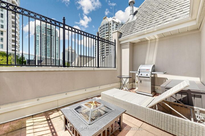 Property Photo: 3 Rean Drive Th16 ON M2K 3C2