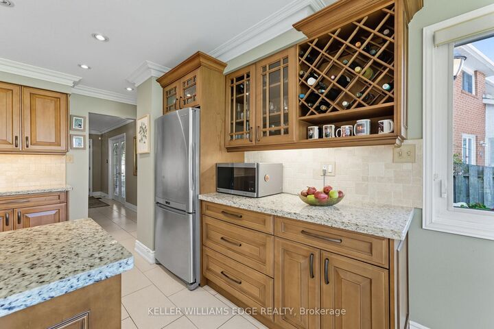 Property Photo: 3043 Vanderbilt Road ON L5N 4W8