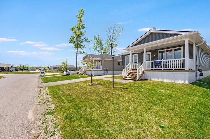 Property Photo: 21 Bluffs View Boulevard ON N7A 0C1