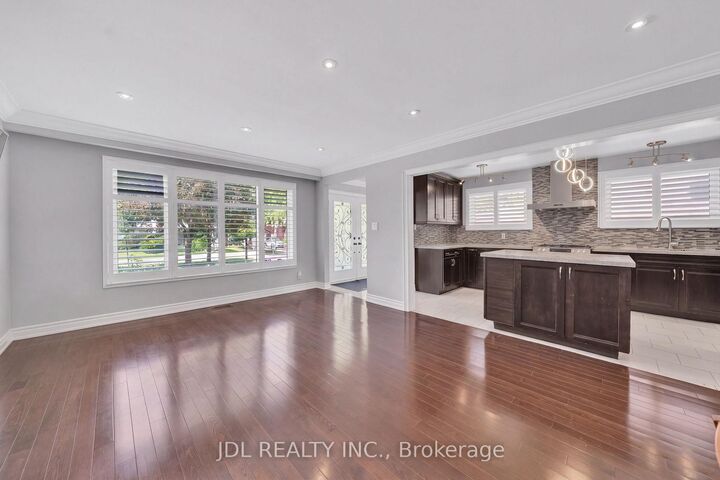 Property Photo: 53 Southdale Drive ON L3P 1J6