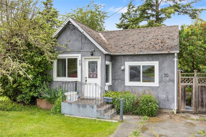 Property Photo:  70 Hampton Rd  BC V8Z 1G4 