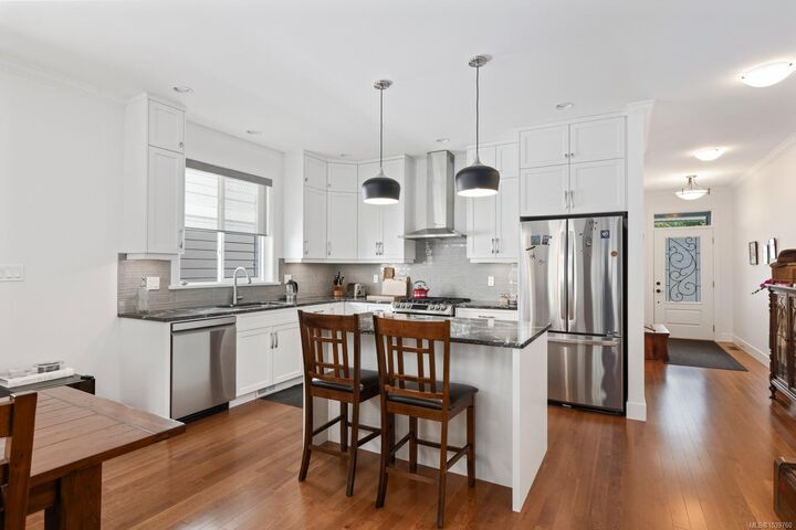 Property Photo: 9853 Napier Pl BC V0R 1K2