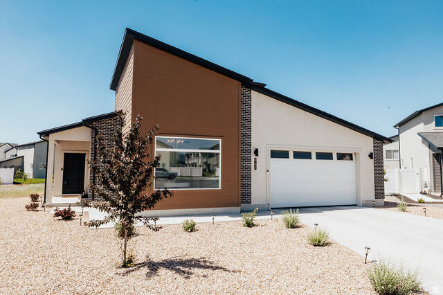 Property Photo: 963 W 950 S UT 84003