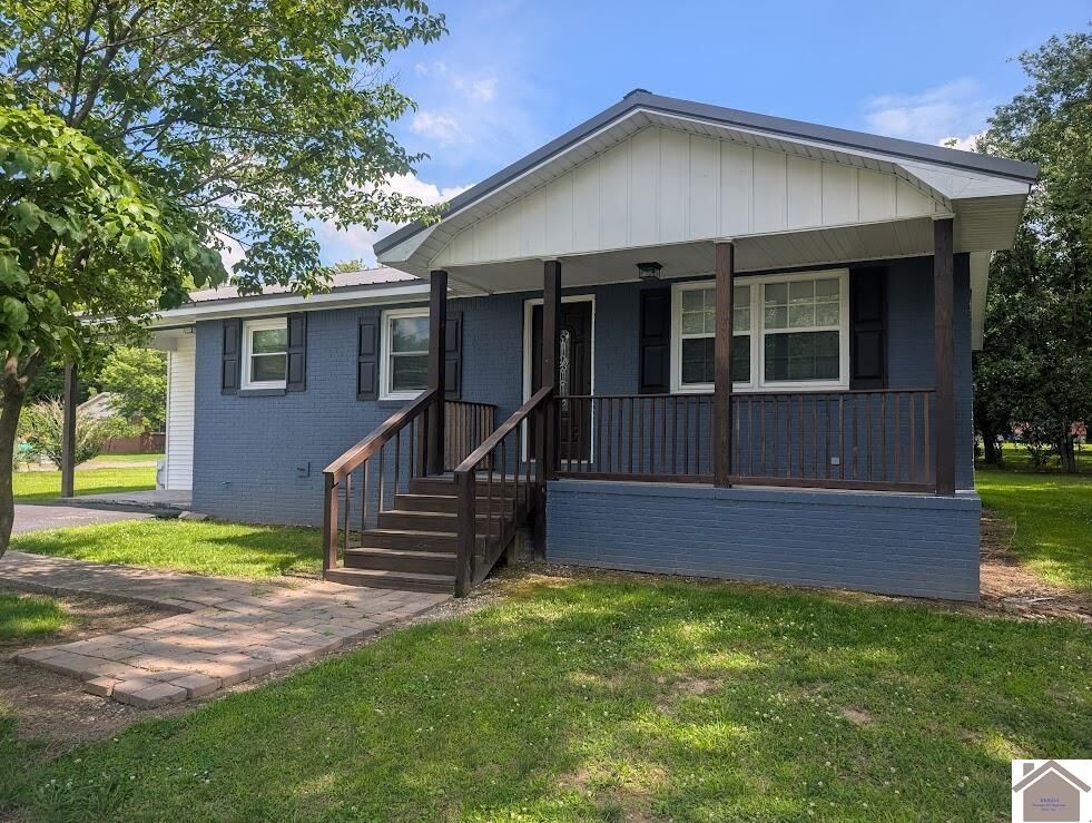 Property Photo: 523 W 3rd St KY 42065