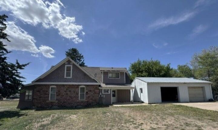 Property Photo: 912 7th St. SD 57062