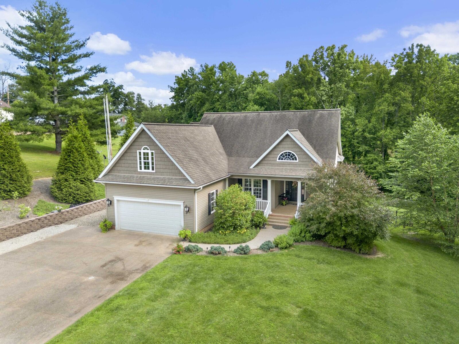 Property Photo:  662 Lakewood Drive  KY 41143 