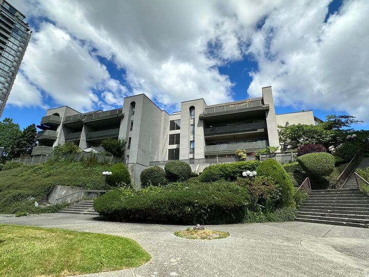 Property Photo: 4941 Lougheed Highway 401 BC V5B 4S6