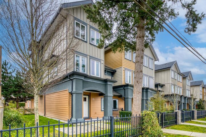 Property Photo: 9800 Granville Avenue 13 BC V6Y 1R3