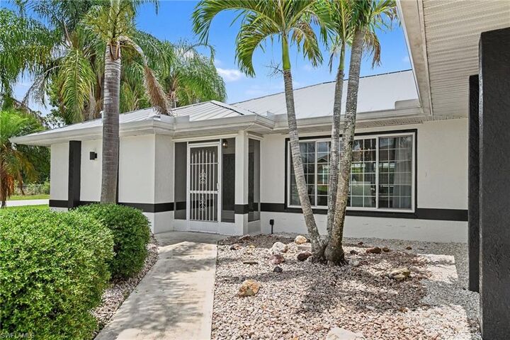 Property Photo: 23531 Dunstan Ave FL 33954