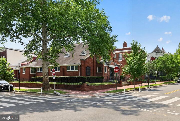 Property Photo:  653 11th Street NE  DC 20002 