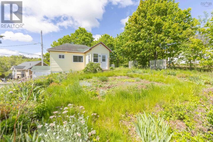Property Photo: 2388 Western Avenue NS B0M 1S0