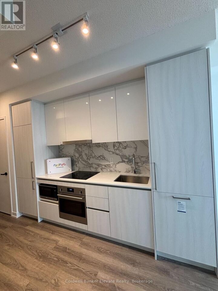 Property Photo:  195 Commerce Street 4202  ON L4K 0P9 