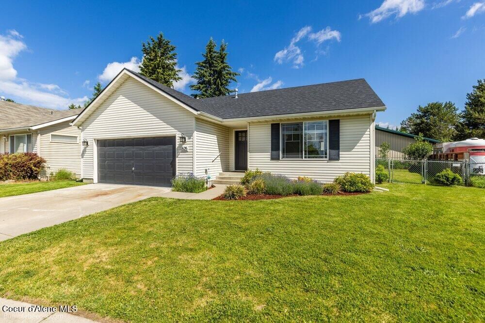 Property Photo:  625 W Bushwood Ave  ID 83815 