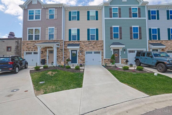 Property Photo:  25 Wentworth Lane  OH 45236 