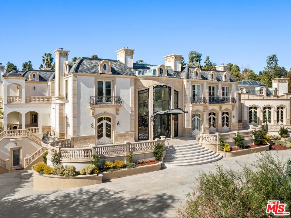 Property Photo:  901 N Alpine Dr  CA 90210 