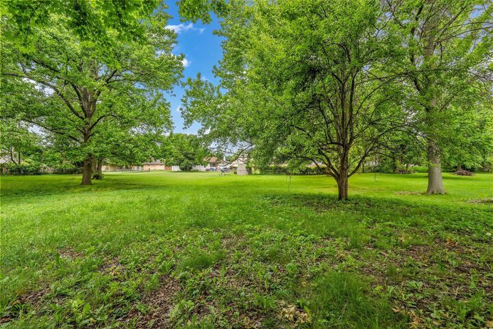 Property Photo: 2069 Walnut Hill Park Drive OH 43232