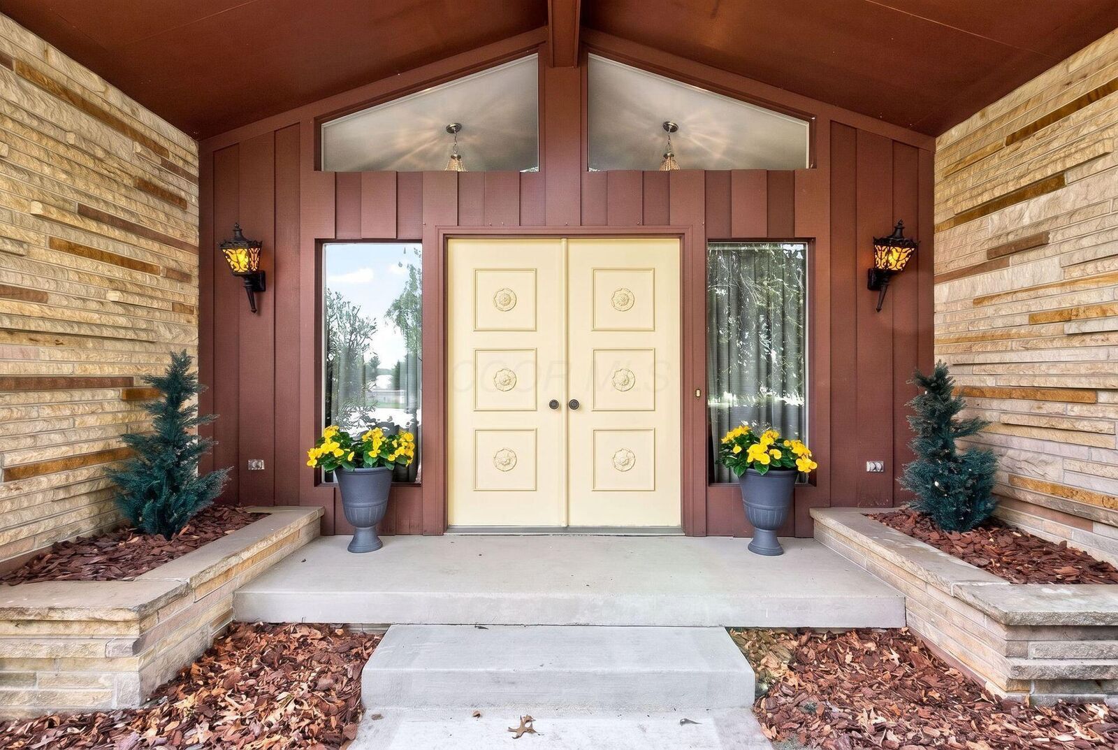 Property Photo:  1115 Hilltop Drive  OH 43055 