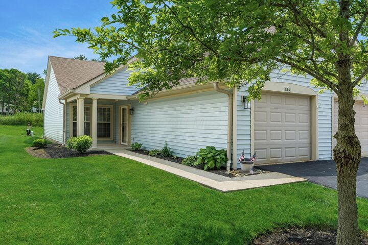 Property Photo: 124 Oak Creek Place OH 43230