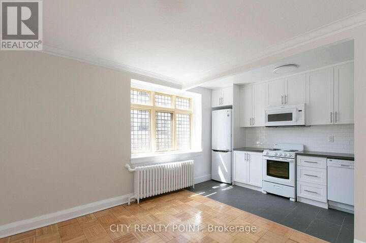 Property Photo:  394 Avenue Road 507  ON M4V 2H4 