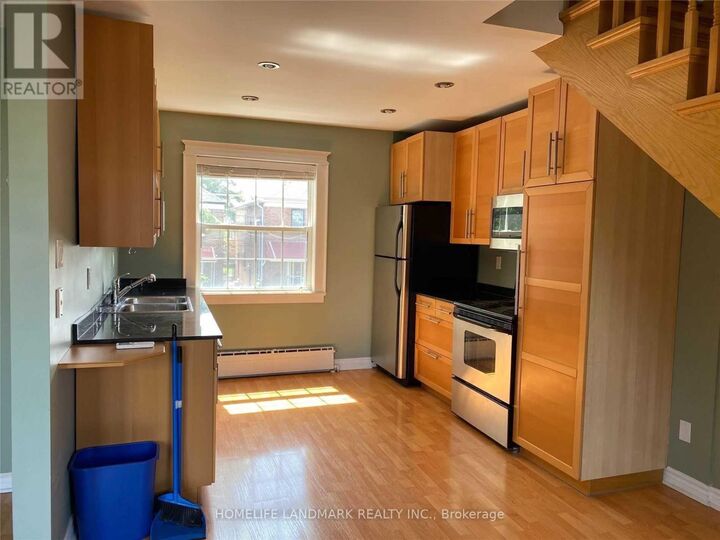 Property Photo:  4 Sully Crescent Upper  ON M6J 2E4 
