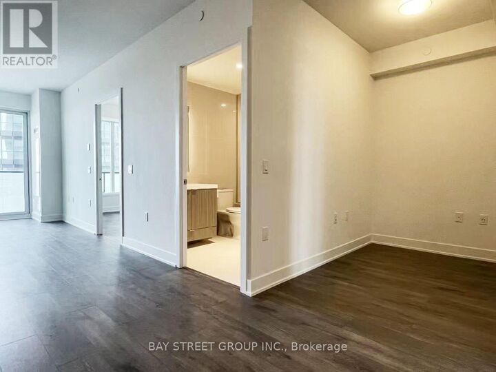 Property Photo: 575 Bloor Street East 2105 ON M4W 0B2
