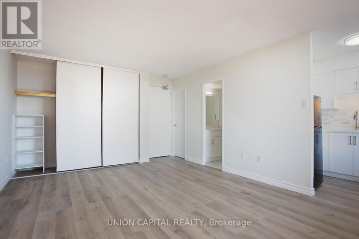 Property Photo:  720 Spadina Avenue 904  ON M5S 2T9 