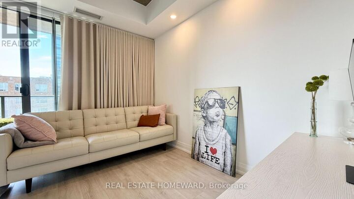 Property Photo: 32 Camden Street 706 ON M5V 0G4