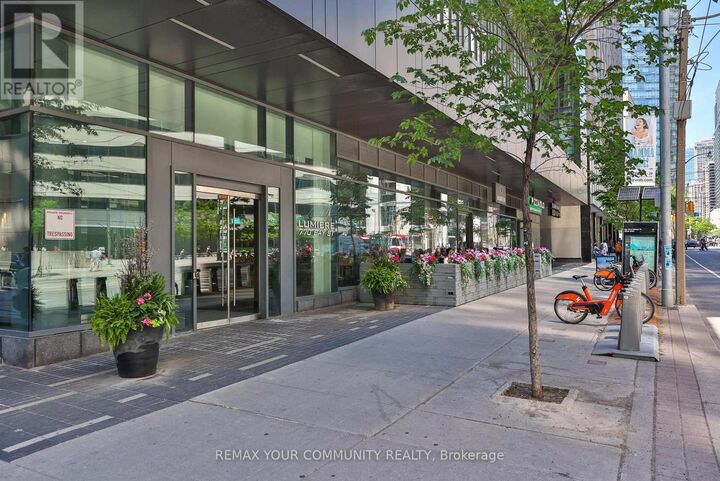 Property Photo:  770 Bay Street Ph101  ON M5G 0A6 