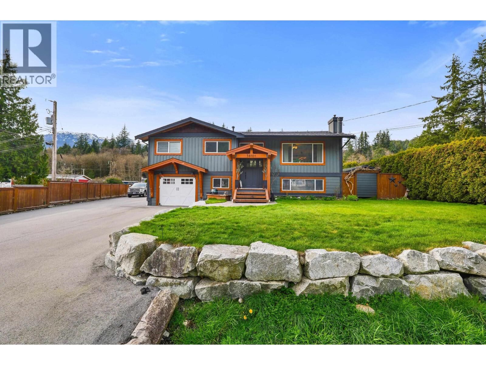 Property Photo: 38101 Chestnut Avenue BC V8B 0X6