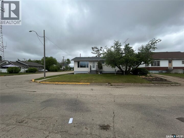 Property Photo: 202 2nd Street W SK S0E 0L0