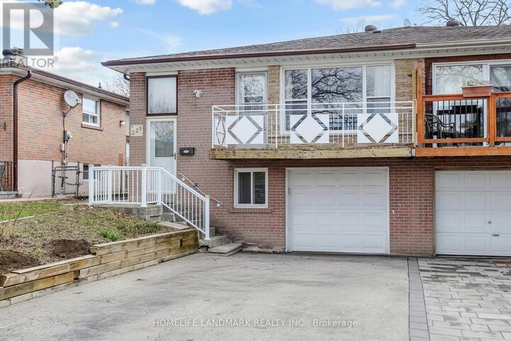 Property Photo:  225 Pineway Boulevard Upper  ON M2H 1B5 