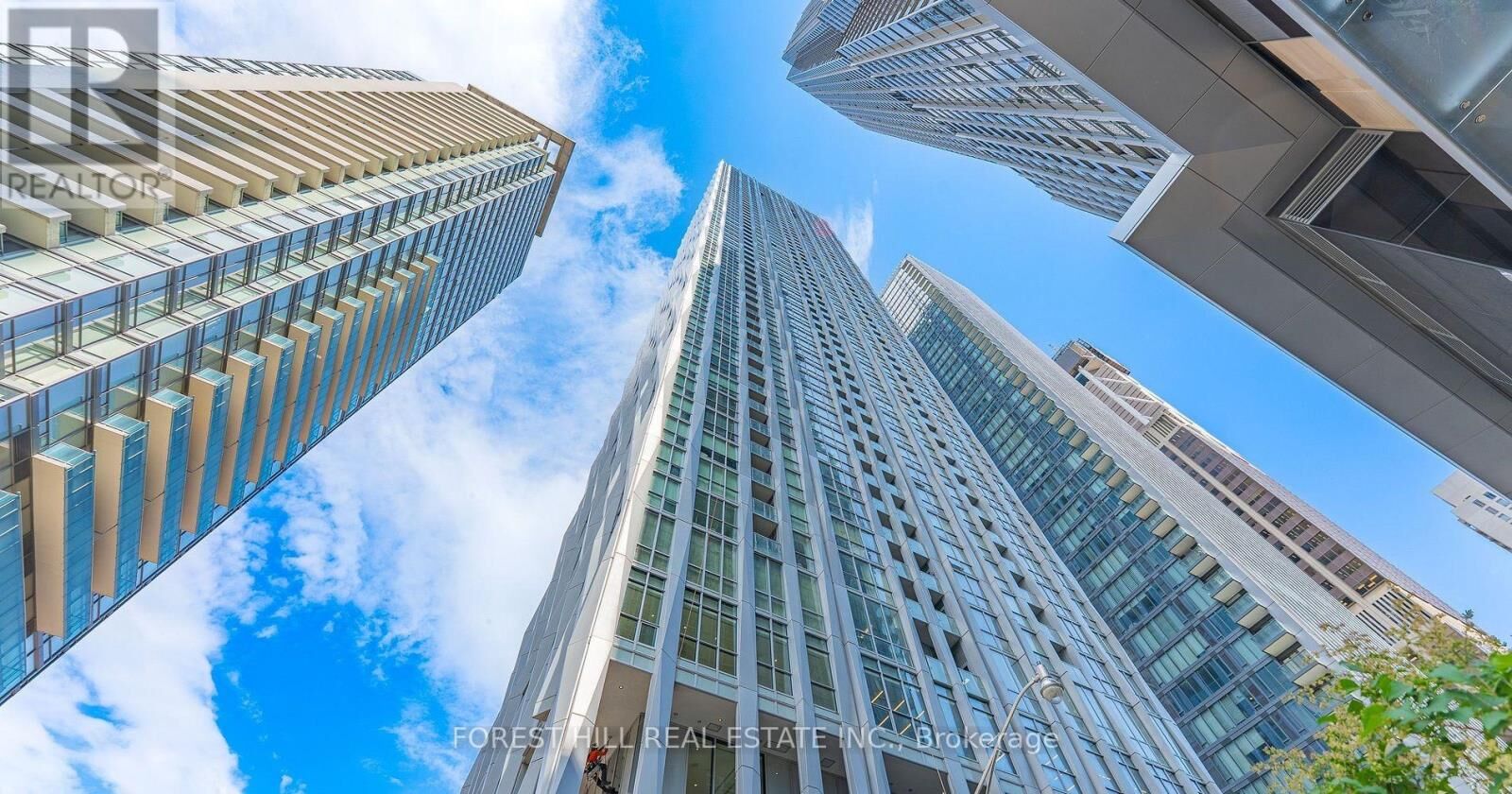 Property Photo: 1 Yorkville Avenue 3709 ON M4W 0B1
