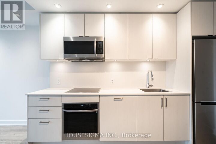 Property Photo:  1928 Lake Shore Boulevard West 3215  ON M6S 0B1 