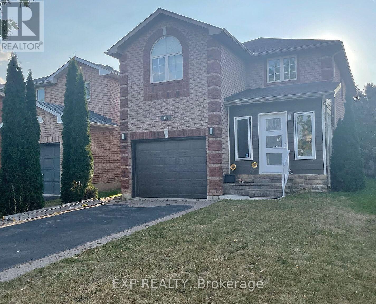 Property Photo:  84 Butternut Drive  ON L4N 9Z6 