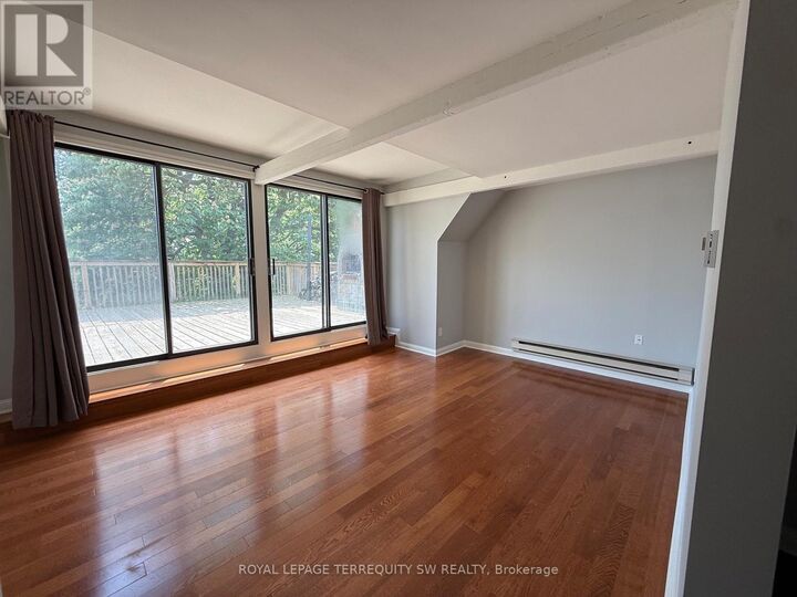 Property Photo: 29 Winchester Street 3 ON M4X 1A6