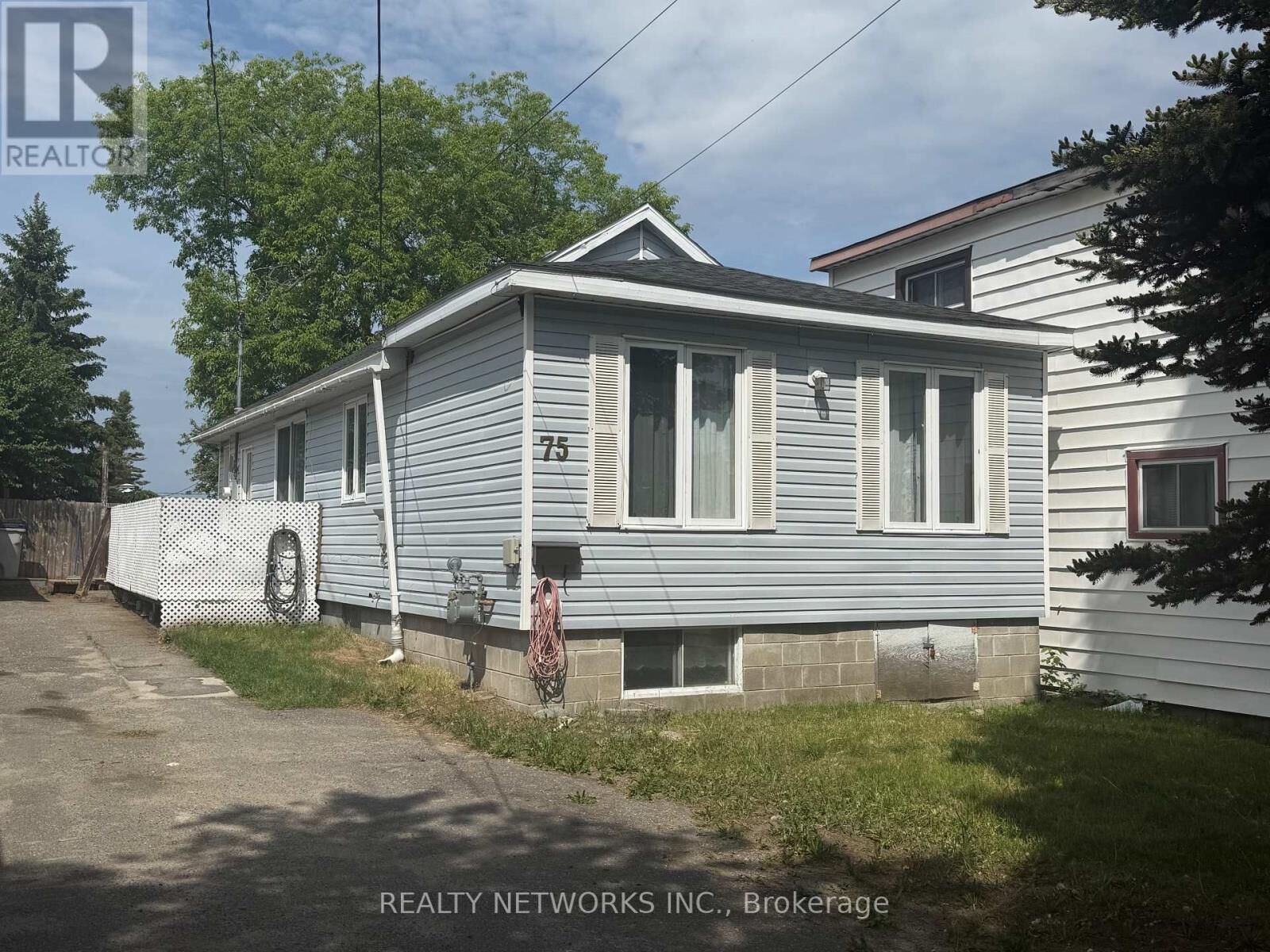 Property Photo:  75 Maple Street North  ON P4N 6B5 