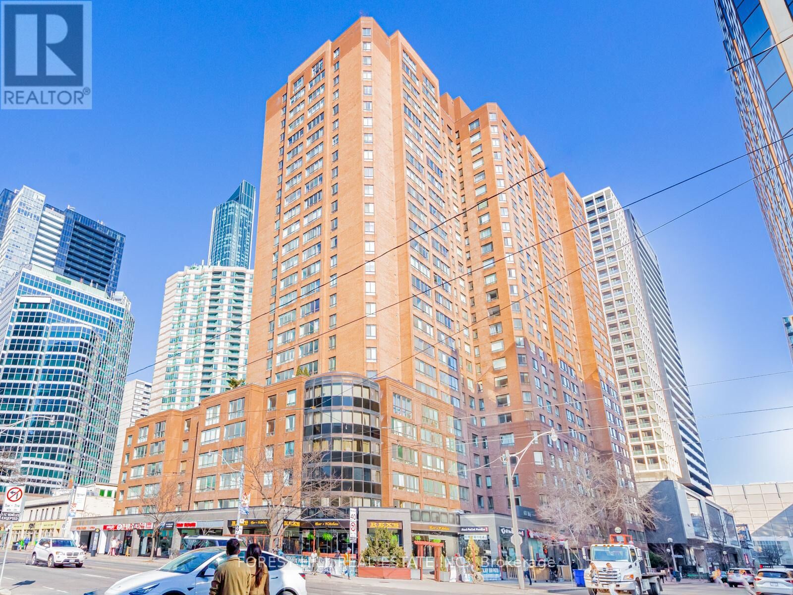 Property Photo:  633 Bay Street 2313  ON M5G 2G4 