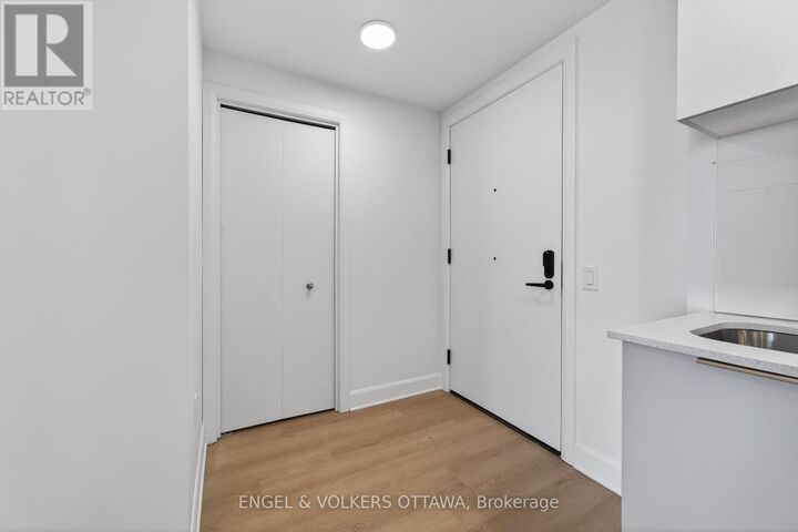 Property Photo:  1370 Carling Avenue 1203  ON K1Z 0E4 