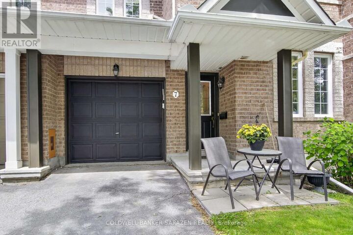 Property Photo:  7 Barnstone Drive  ON K2G 6X2 
