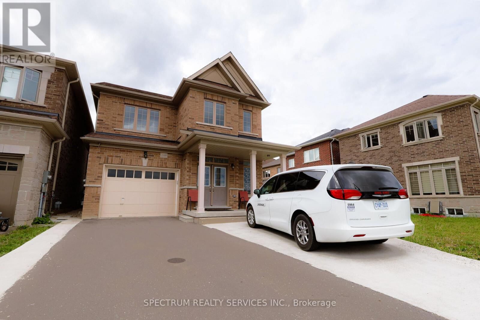 Property Photo:  2300 Grainger Loop  ON L9S 0M9 