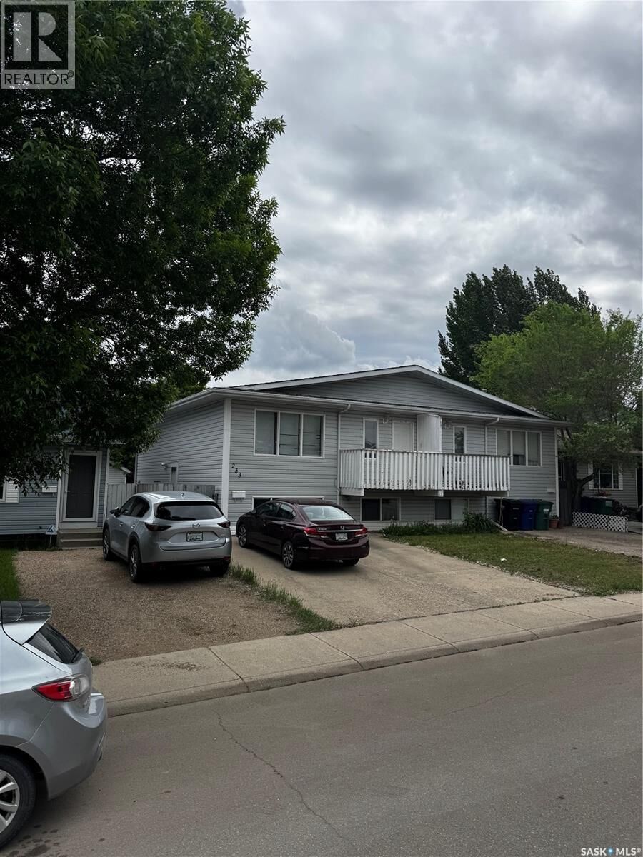 Property Photo: 233 Lochrie Crescent SK S7M 5E3