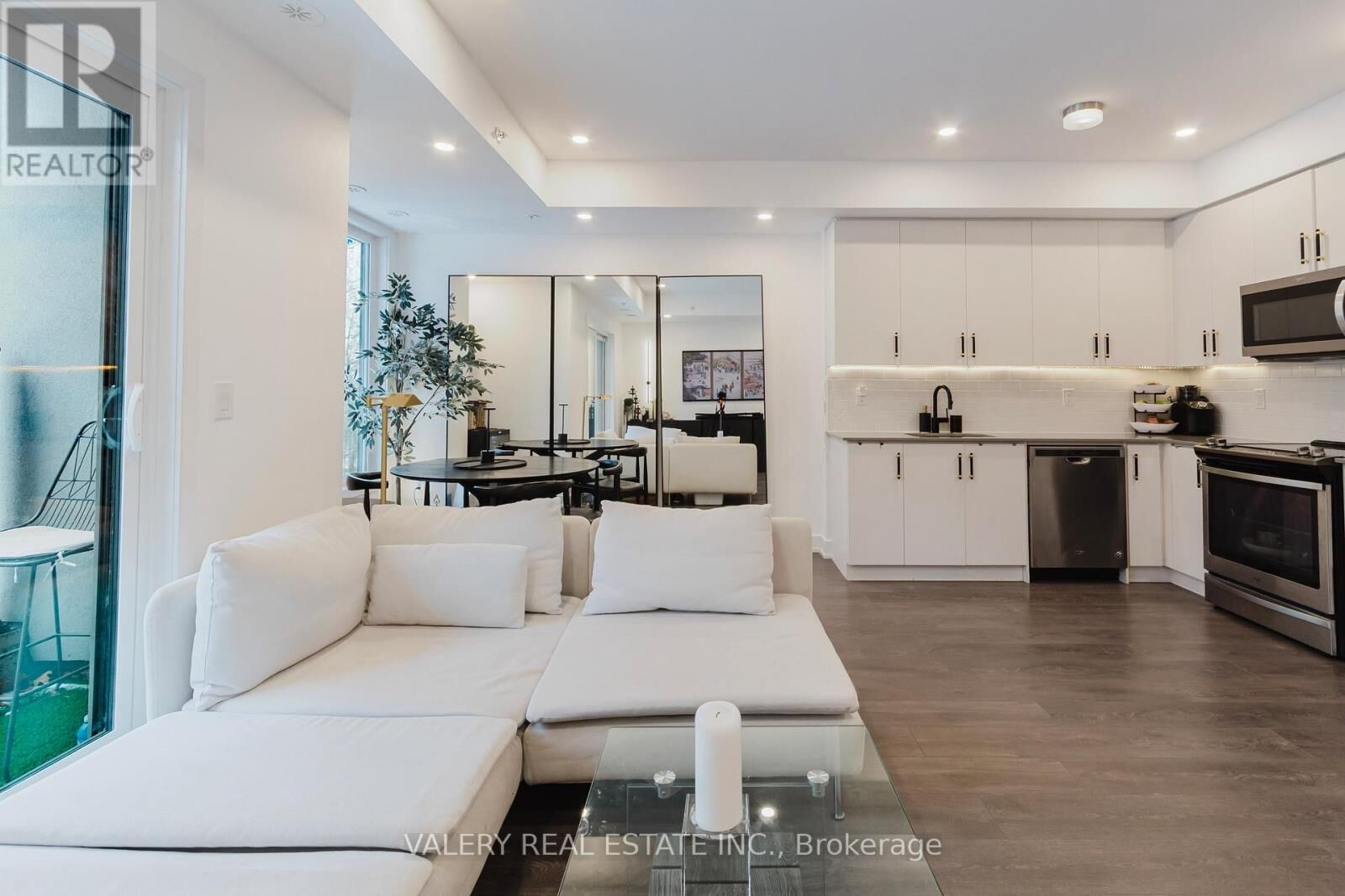 Property Photo: 3492 Widdicombe Way 16 ON L5L 0B8